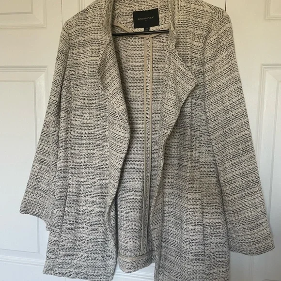 Banana Republic Women's Beige Tweed Blazer - Picture 12 of 12